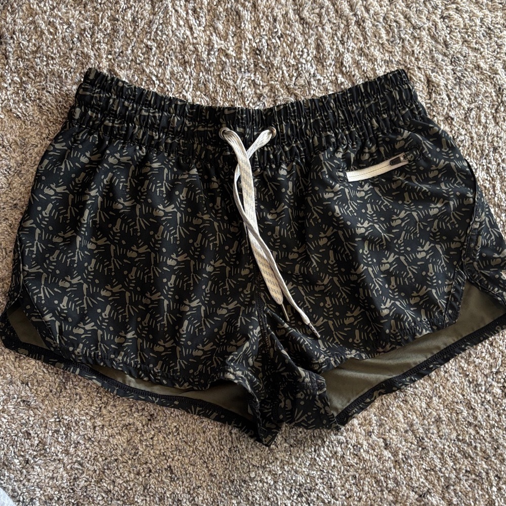 VUORI Black Patterned Women's Shorts